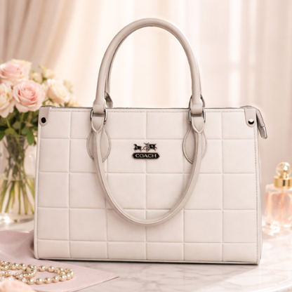 Coach Tote Bag in Soft Shades – Stylish & Versatile